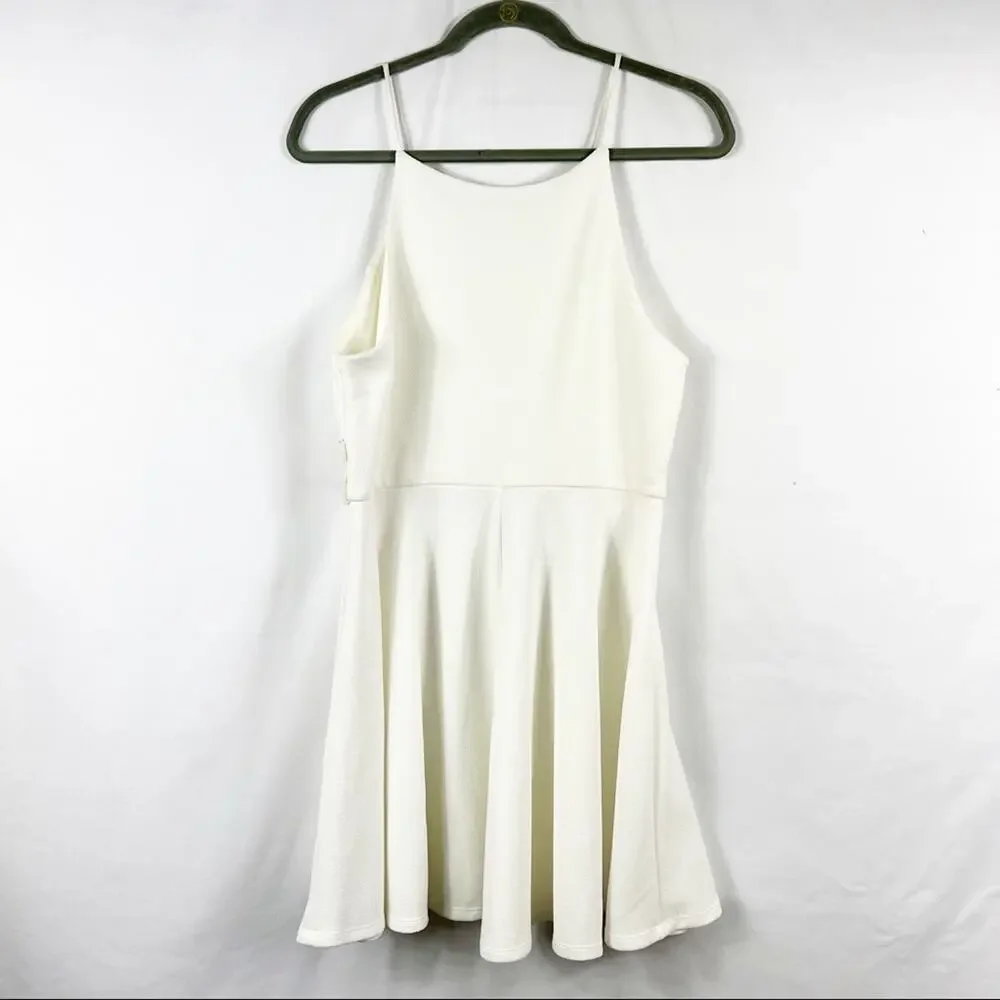 FINN & CLOVER Cream Spaghetti Strap Dress with Lace in Medium - Picture 4 of 4